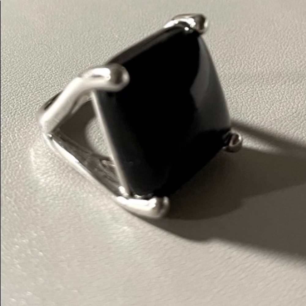 Guess ring